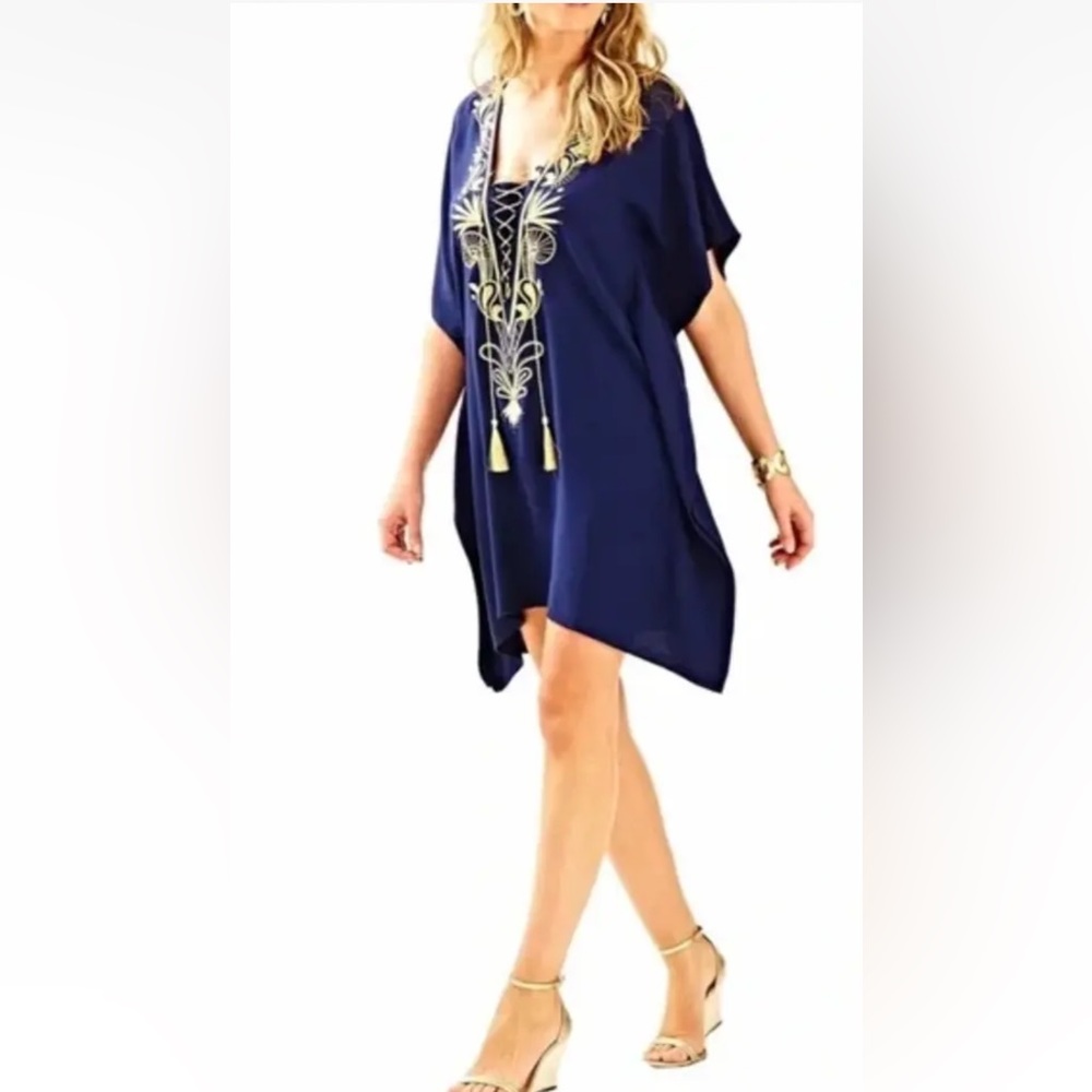 EUC LILLY PULITZER SIZE SMALL-MEDIUM CHAI CAFTAN TRUE NAVY
*EMBROIDERED* TASSELS